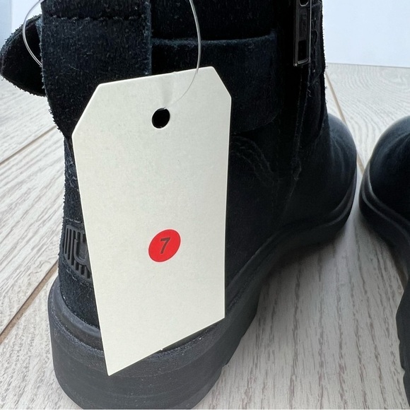 UGG Women's Harrison UGGplush Cuff Buckle Detailed Boots US6 Black $170 - Picture 7 of 8